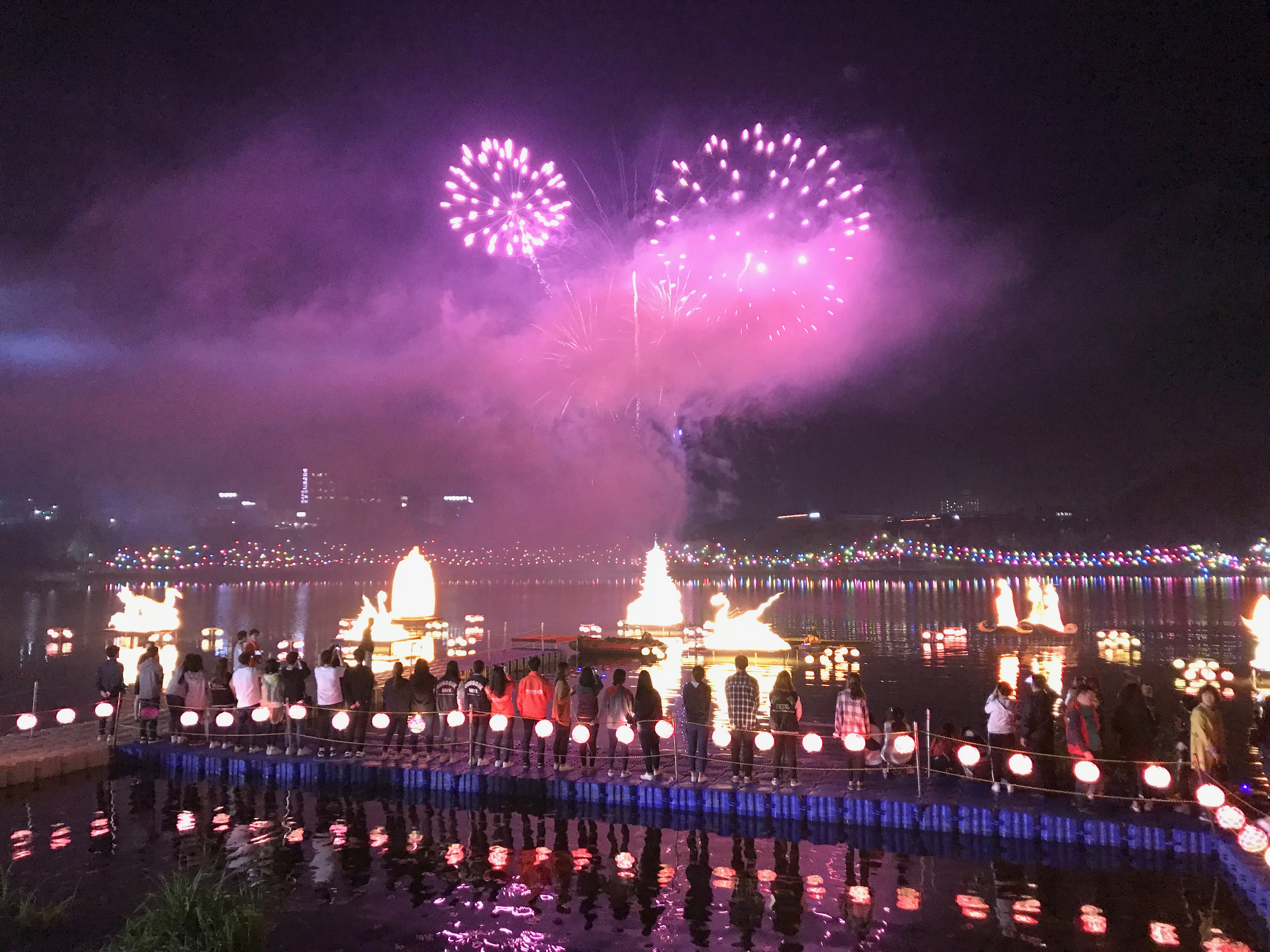 2018 형산강 연등문화축제 사진영상 공모전 '장려상' - 이지애 '불꽃송이 피날레' 